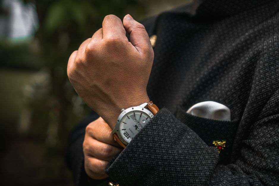 Moda męska i zegarki – dobór czasomierza do charakteru garderoby